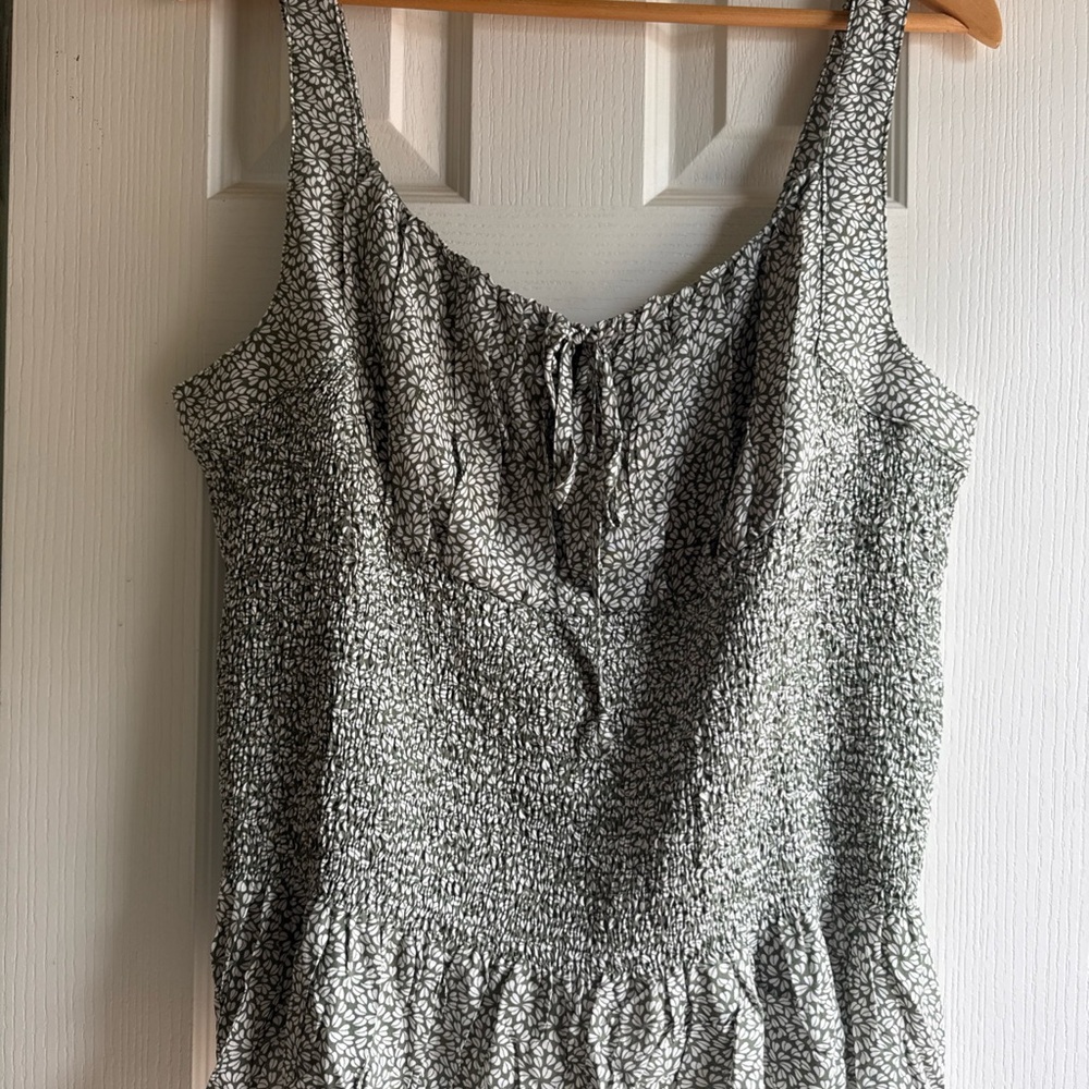 Zenobia NWT green and white floral tank